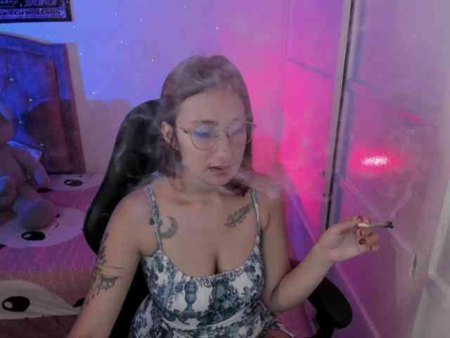Laurahoot20 webcam