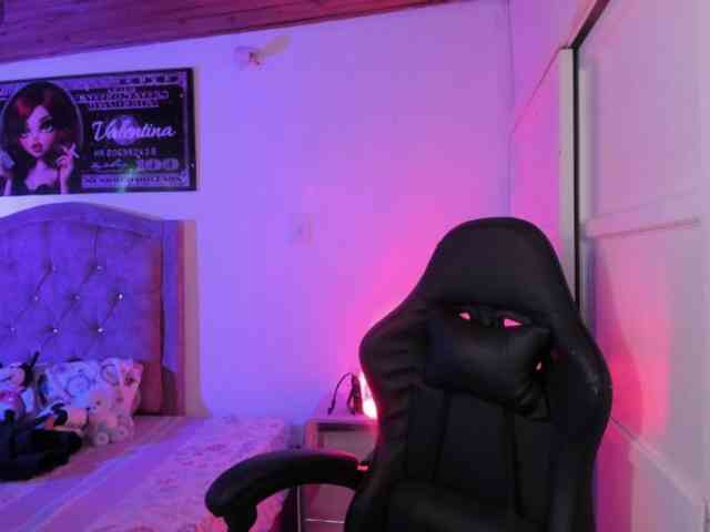 Laurahoot20 webcam