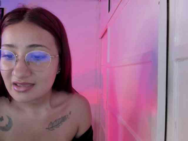Laurahoot20 webcam