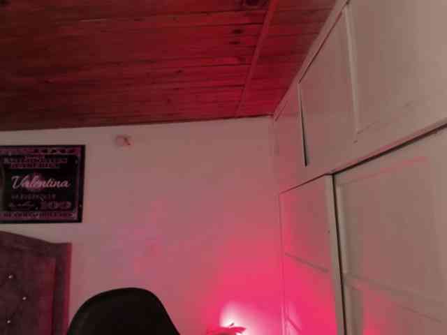 laurahoot20's live room