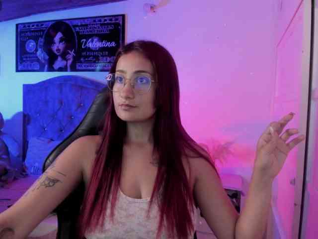 Laurahoot20 webcam