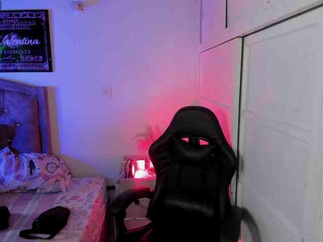 Laurahoot20 webcam