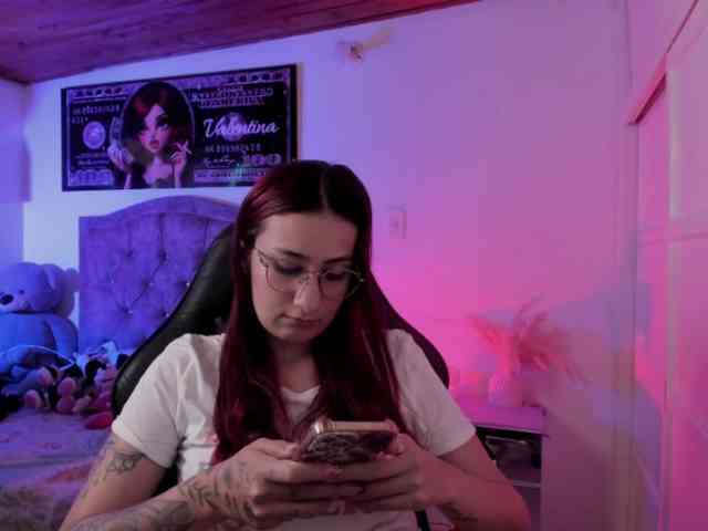 Laurahoot20 webcam