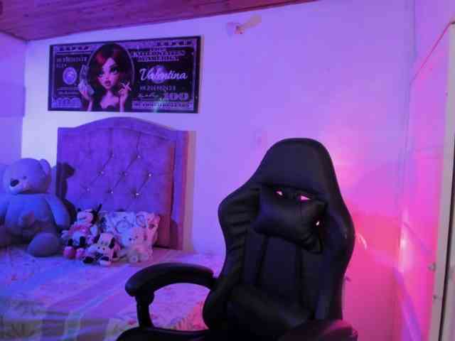 Laurahoot20 webcam