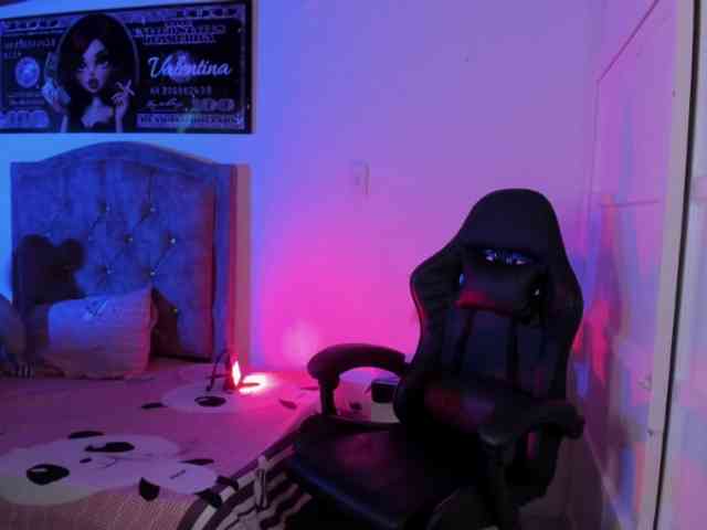 Laurahoot20 webcam