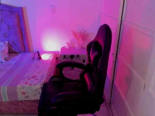 laurahoot20's live room