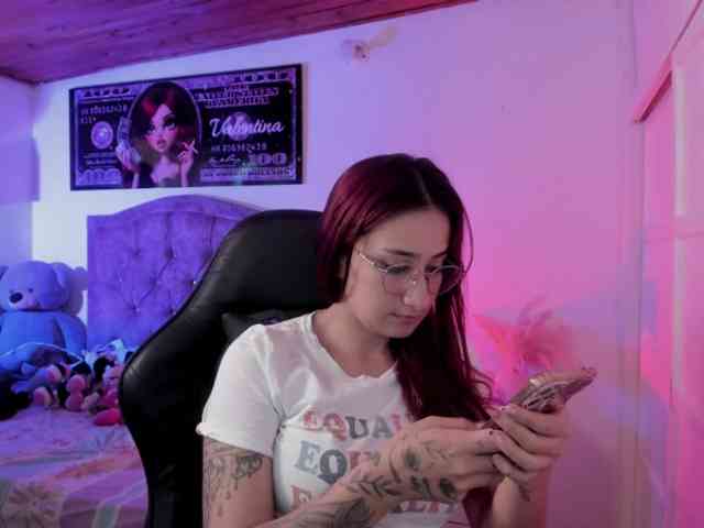 Laurahoot20 webcam