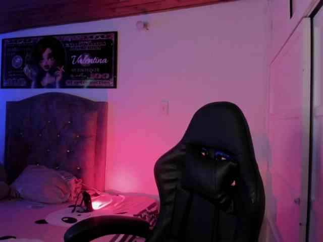 Laurahoot20 webcam