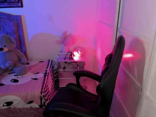 Laurahoot20 webcam