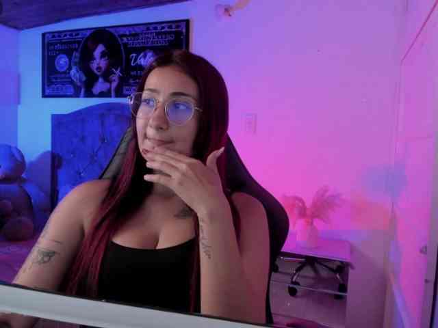 Laurahoot20 webcam