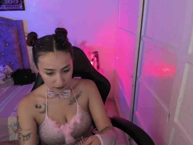 Laurahoot20 webcam
