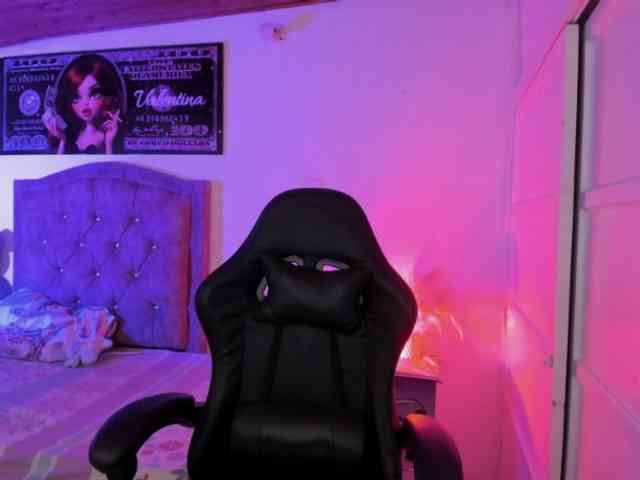 Laurahoot20 webcam