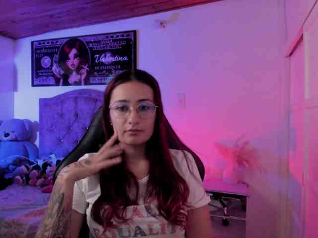 Laurahoot20 webcam