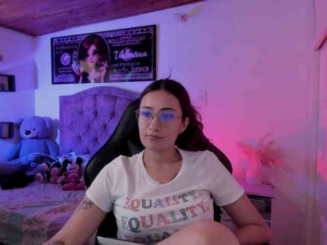 Laurahoot20 webcam