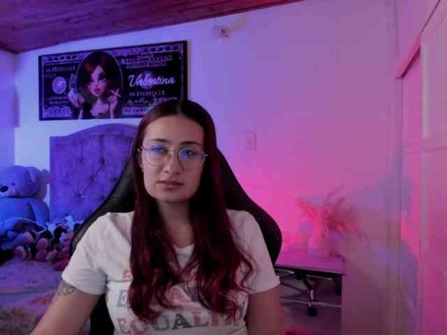 Laurahoot20 webcam