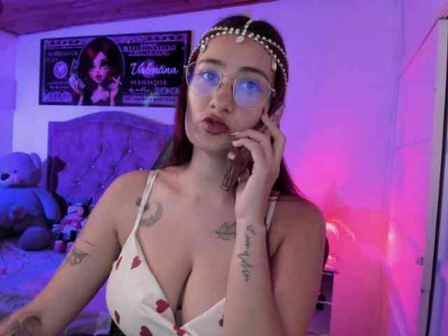 Laurahoot20 webcam