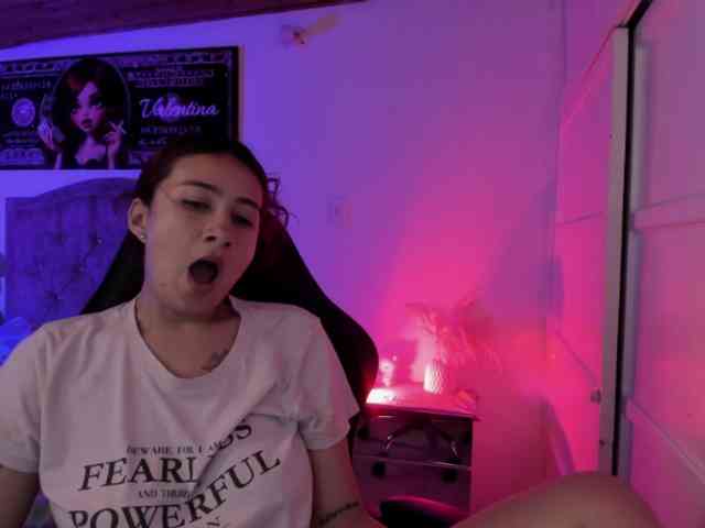 Laurahoot20 webcam