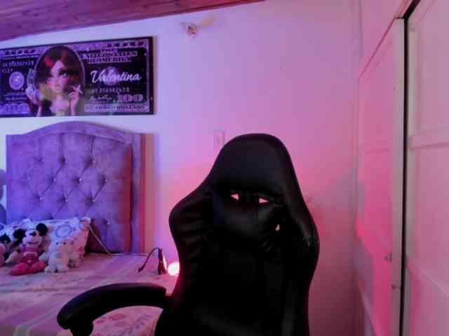 Laurahoot20 webcam