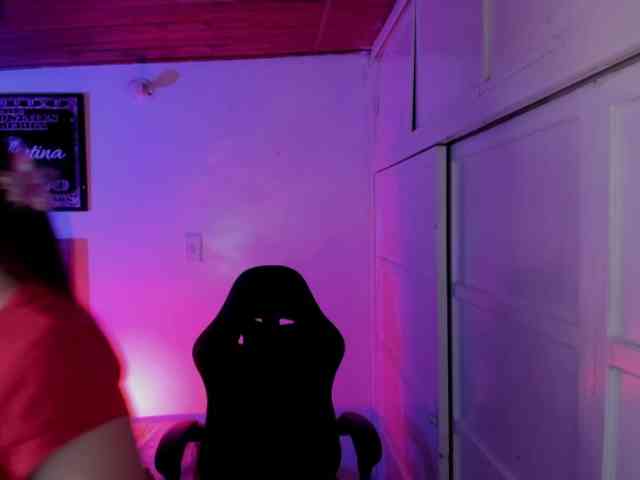 Laurahoot20 webcam