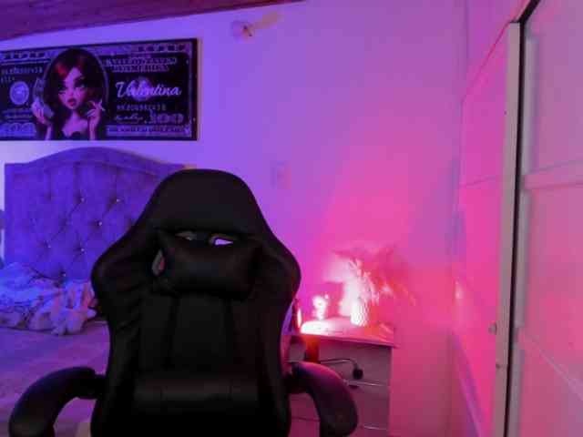 Laurahoot20 webcam