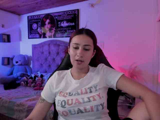 Laurahoot20 webcam