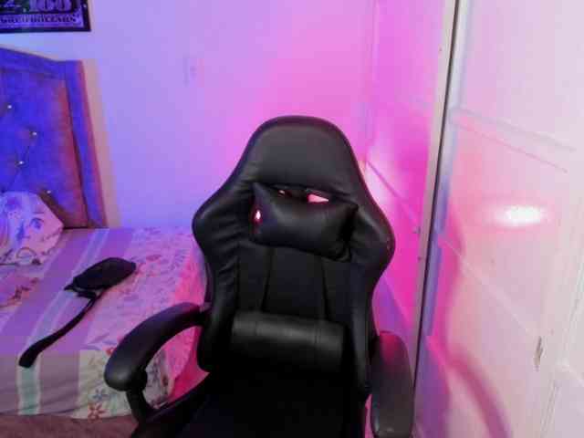 Laurahoot20 webcam