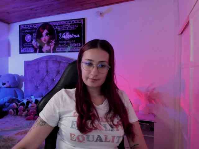 Laurahoot20 webcam