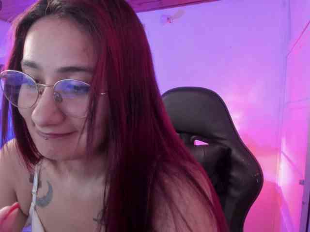 Laurahoot20 webcam
