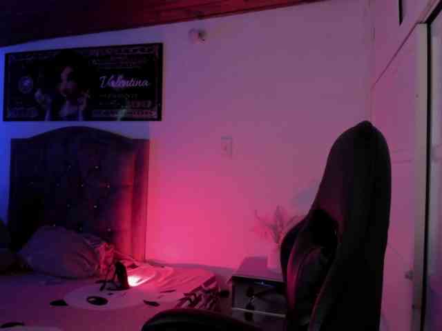 Laurahoot20 webcam