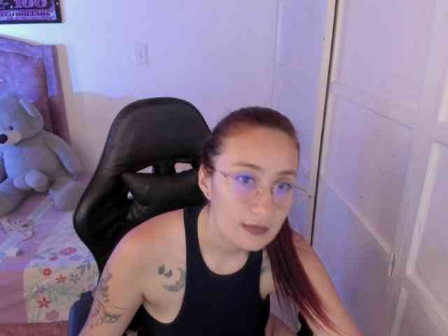 Laurahoot20 webcam