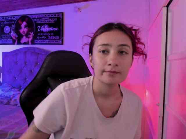 Laurahoot20 webcam