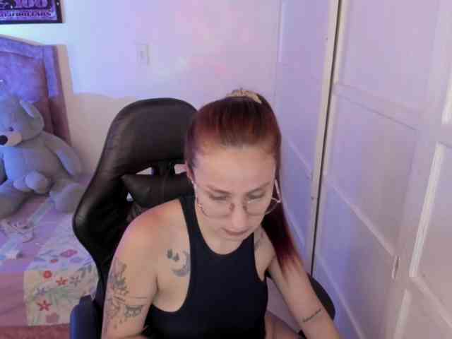 Laurahoot20 webcam
