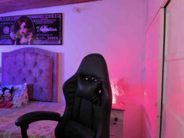 Laurahoot20 webcam