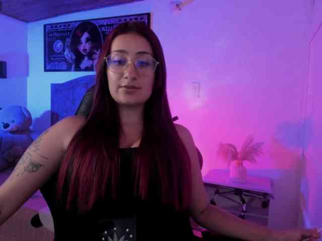 Laurahoot20 webcam