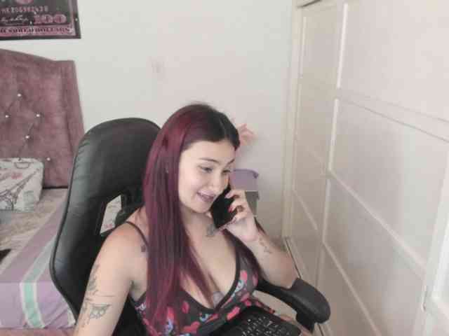 Laurahoot20 webcam
