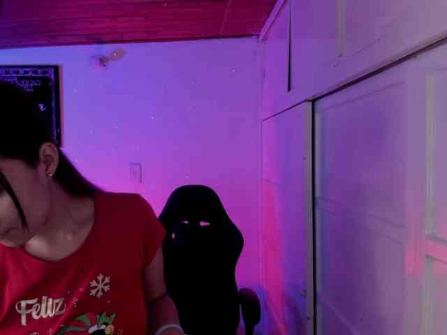 Laurahoot20 webcam