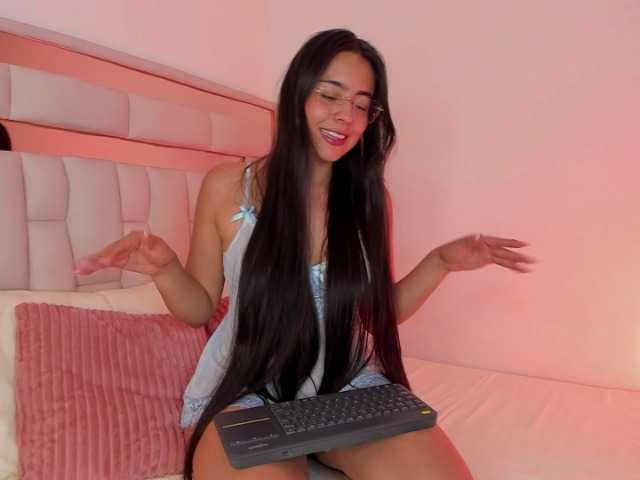 Megan-UwU live cam on BongaCams