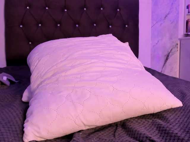 Alysson-18 live webcam show