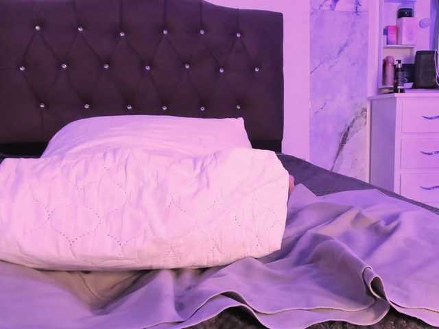 Alysson-18 live webcam show