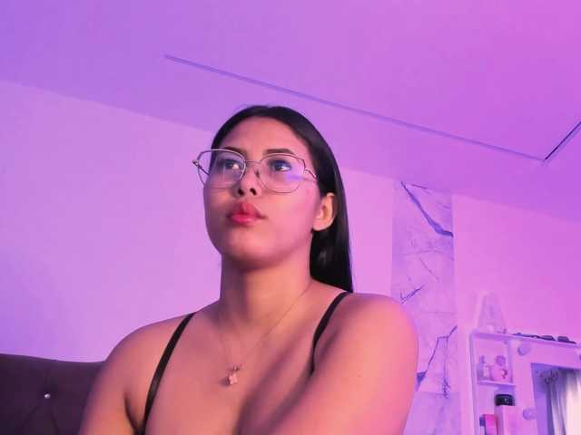 Alysson-18 live cam on BongaCams