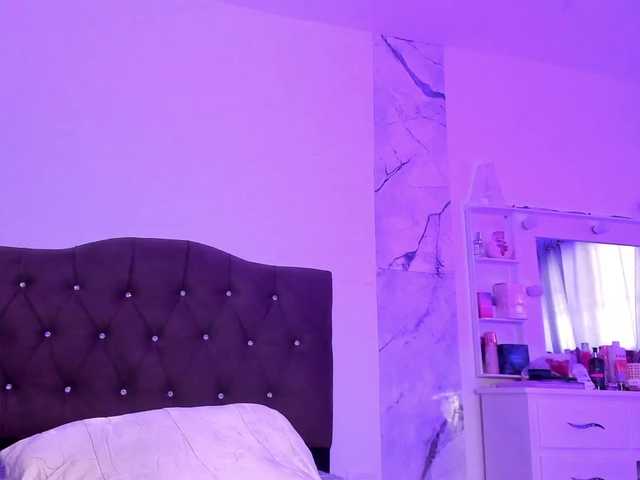 Alysson-18 live cam on BongaCams