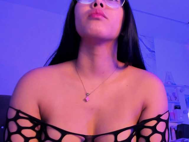 Alysson-18 live cam on BongaCams