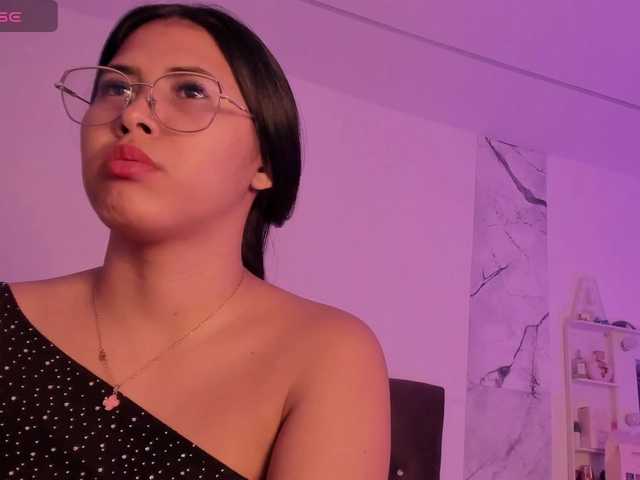 Alysson_18 live cam preview