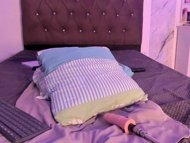 Alysson-18 live cam on BongaCams