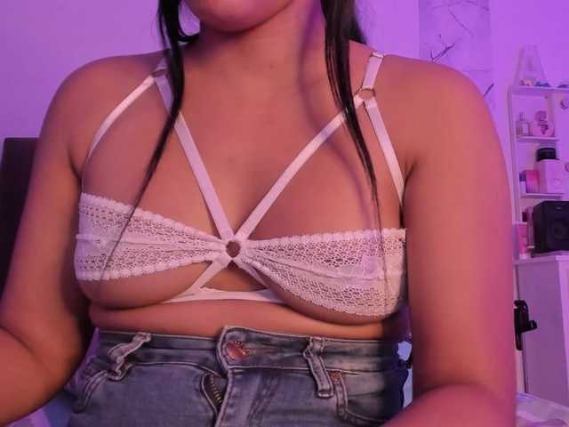 Alysson-18 live cam on BongaCams