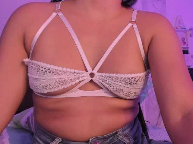 Alysson-18 live cam on BongaCams