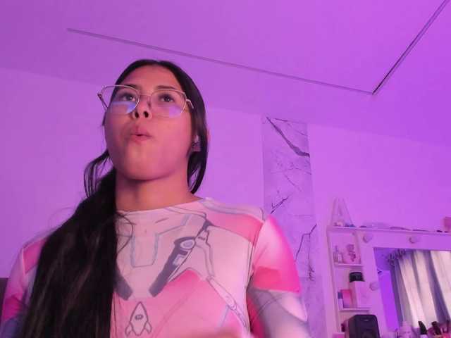 Alysson-18 live cam on BongaCams