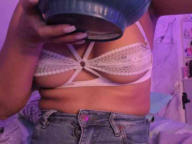Alysson_18 webcam