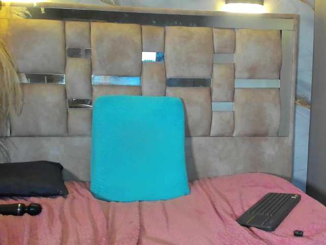 Danielaa-a live cam preview