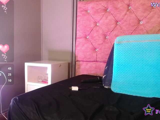 Danielaa-a live cam on BongaCams